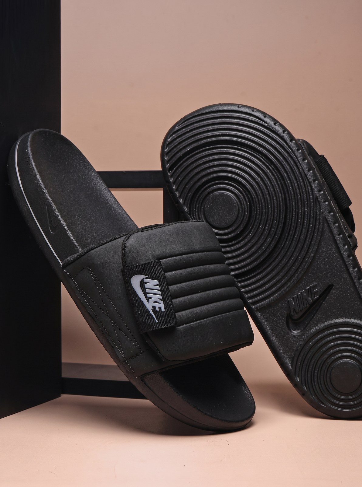 Nike Adjust Black