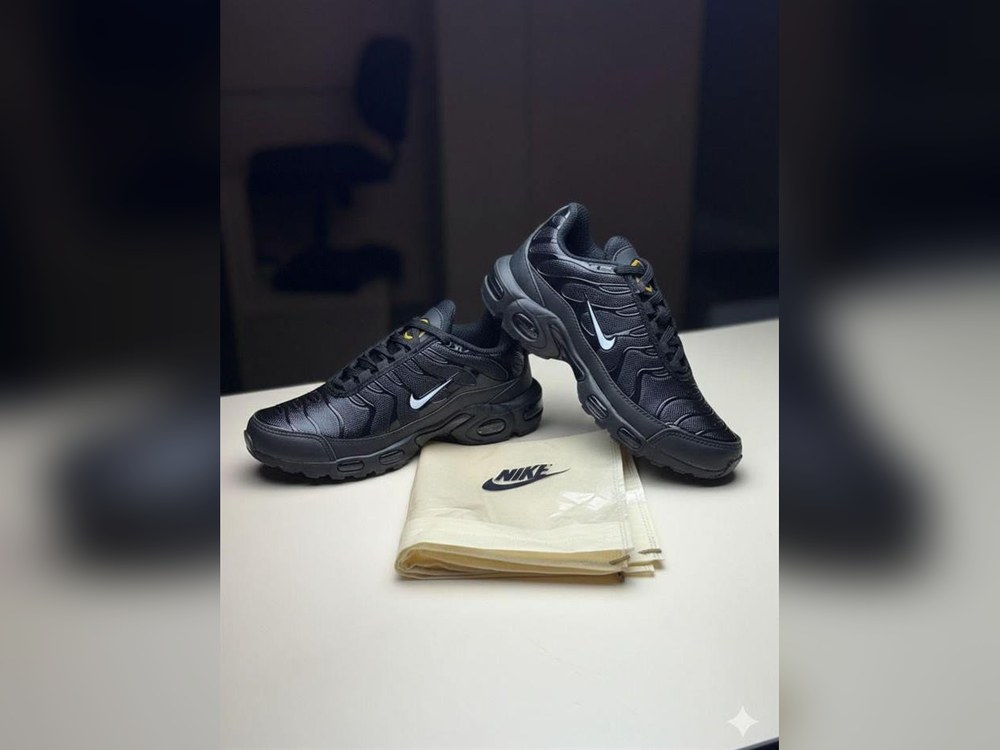Nike TN Total Black