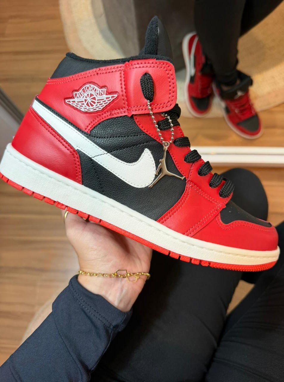 Jordan 1 Mid Chicago