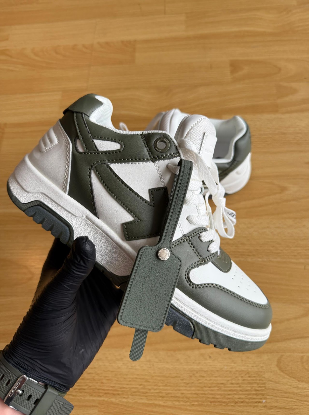Off White Verde Oscura