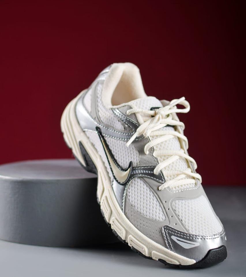 Nike V5 RNR Cream