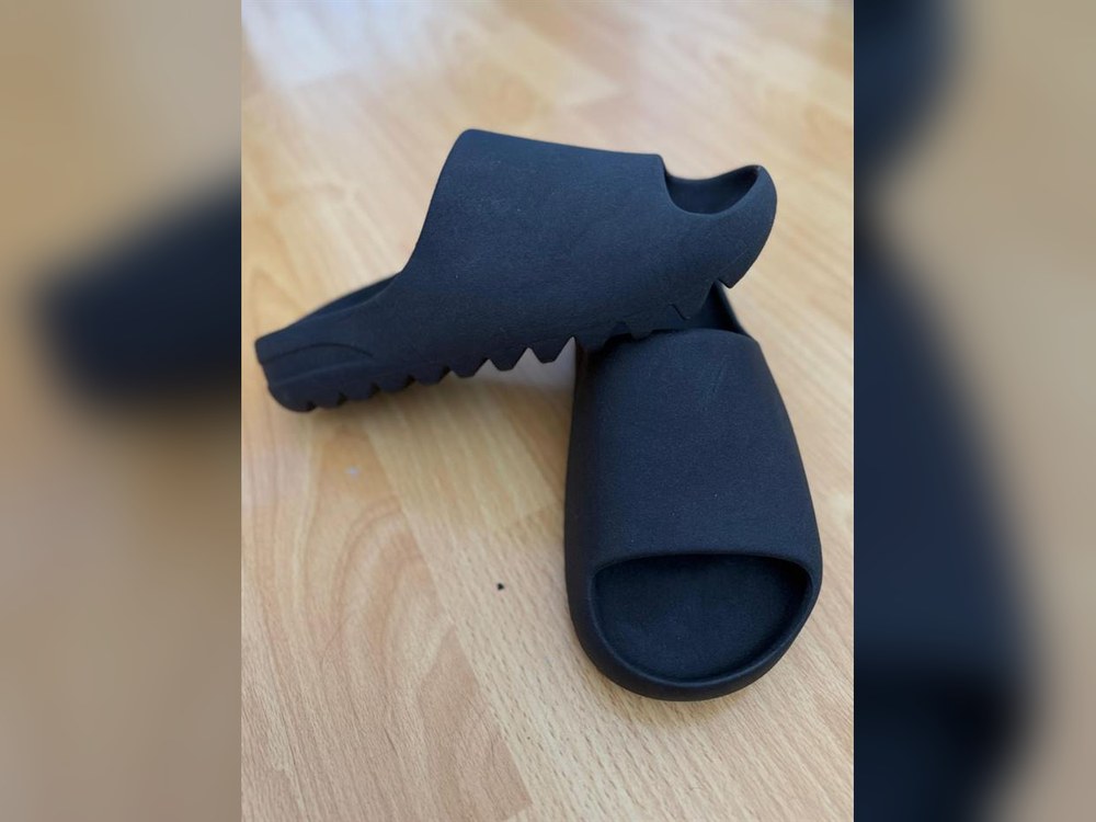 Yeezy Negras